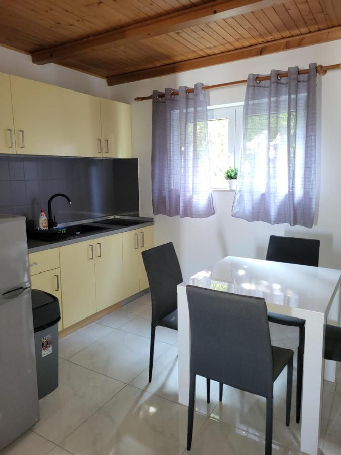 Apartments Vukovic Selce Exterior foto